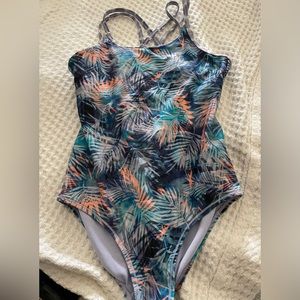 Like new Athleta girls swimsuit
